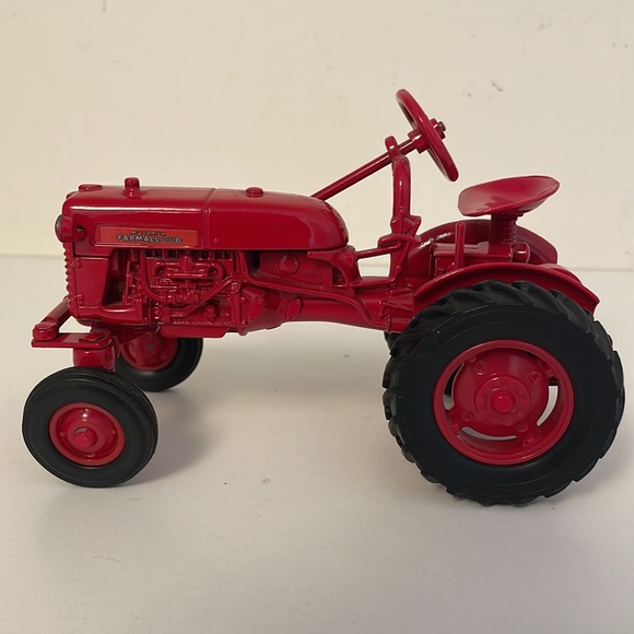 ERTL Red Cast Iron Tractor - Picture 4 of 10